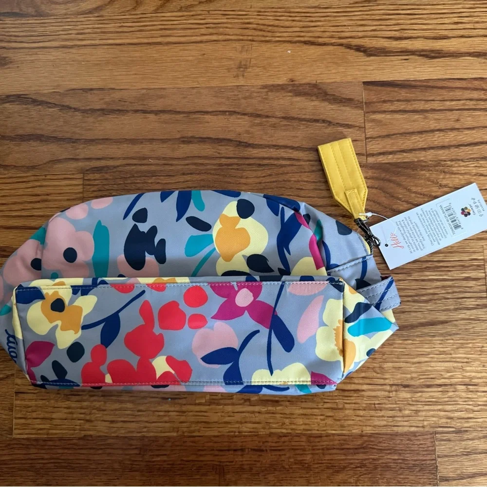 *FRIDAY SALE* NWT Lug Towboat Toiletry Case - Picture 2 of 3